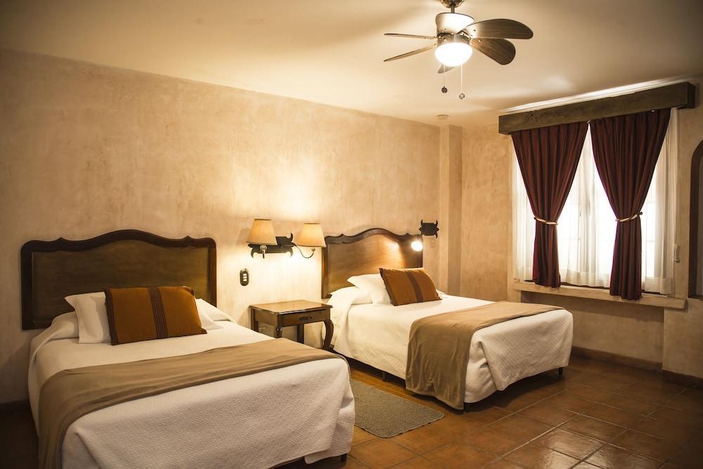 Hotel Las Farolas アンティグア・グアテマラ エクステリア 写真